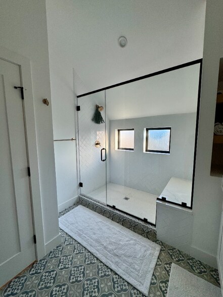 Building Photo - 1401 Yates St