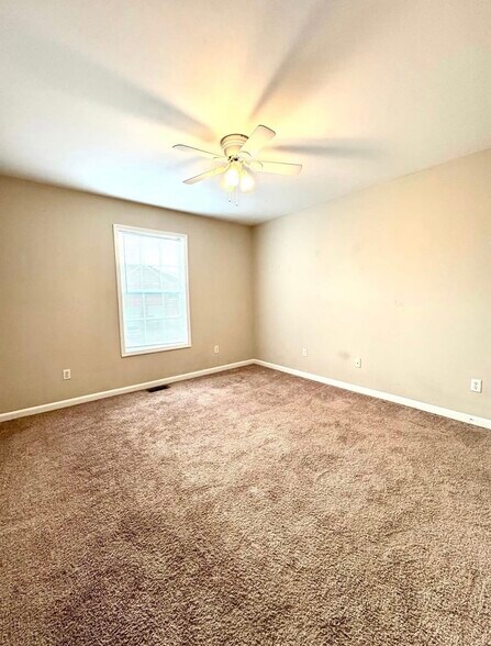 Building Photo - 586 Hampton Way