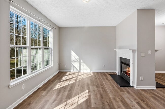 Building Photo - 2/2.5 Townhome in Great Flowery Branch loc...