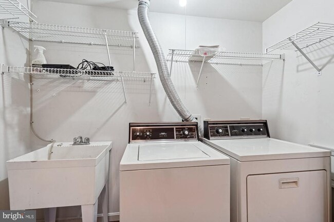 Building Photo - 45590 Whitcomb Square