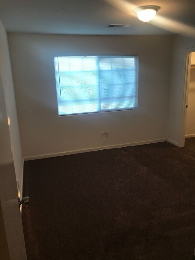 Building Photo - 620 Central Ave