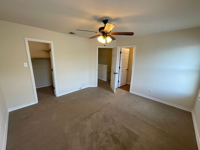 Building Photo - 6403 Aspen Hill