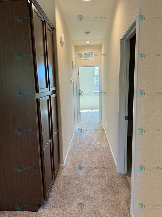 Building Photo - Luxury and Convenience Fully Equipped 3-Bedroom 2.5 Bathroom 2 Car Garage Townhome in Carson City