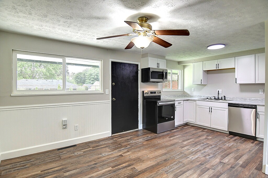 Building Photo - 3813 Utica Dr