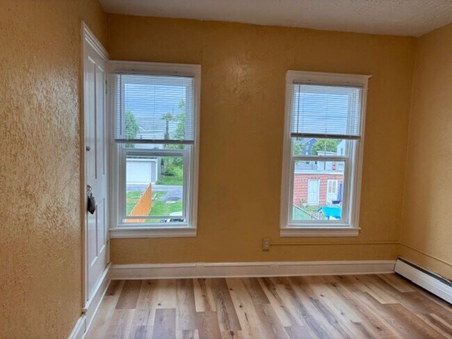 Building Photo - 22 S Elm St