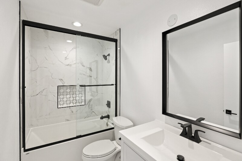 Building Photo - 900 W College St