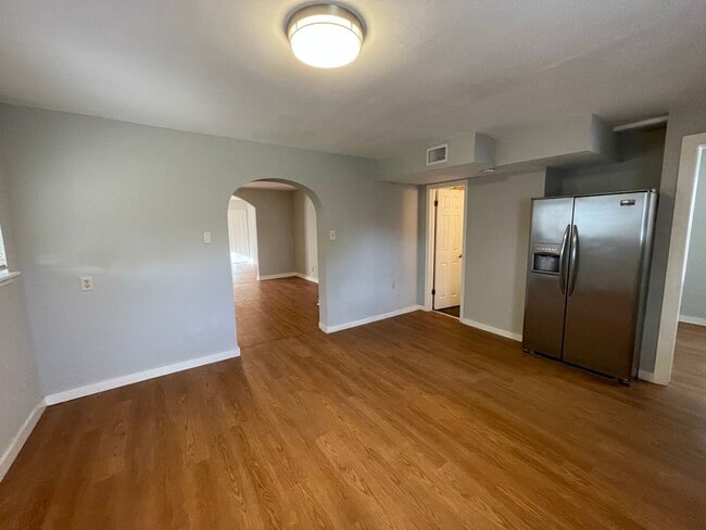 Building Photo - Rental Home Available!