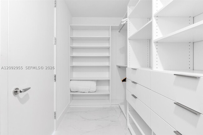 Building Photo - 16901 Collins Ave