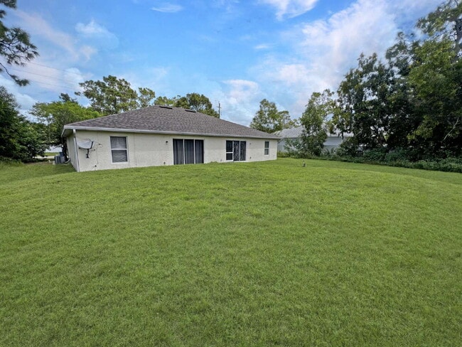 Building Photo - Sweater Weather Optional: 3 Beds, 2 Baths,...