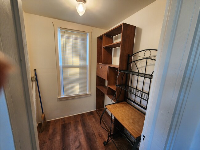 Building Photo - 40 Murray St