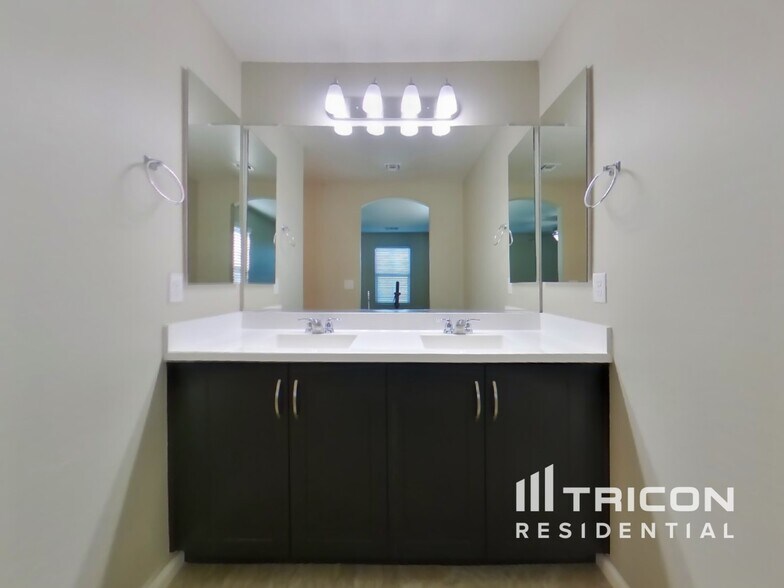 Building Photo - 12597 W Lindbergh Dr