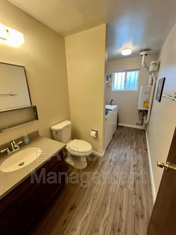 Building Photo - 1424 La Mora Ln SW