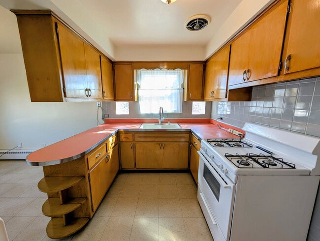 Building Photo - 5615 N Kimball Ave