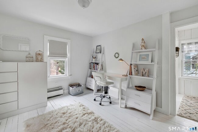 Building Photo - 132 Pequot Ave