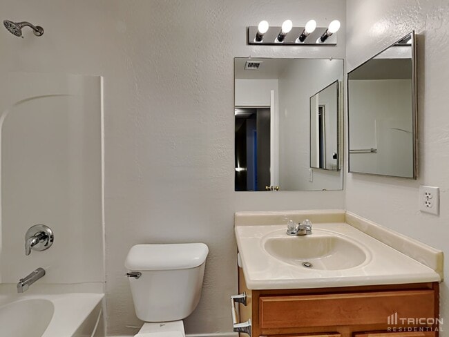 Building Photo - 2364 E Meadow Lark Way