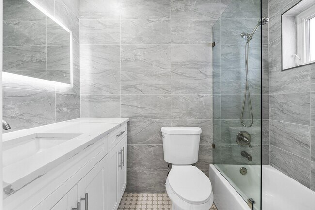 Building Photo - 434 SW 9th St