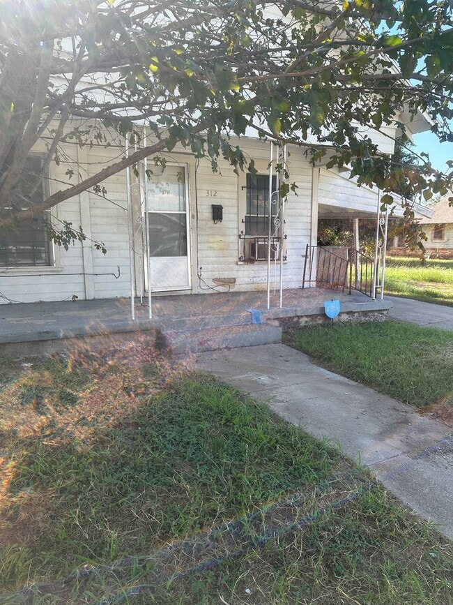 Building Photo - 2/1 Waco