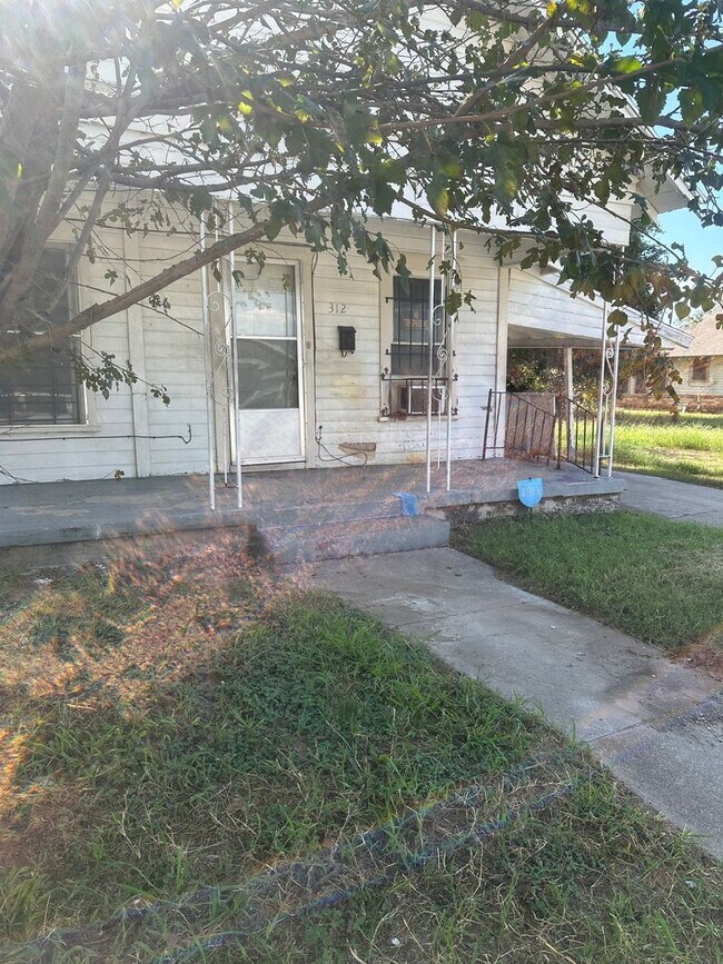 Primary Photo - 2/1 Waco