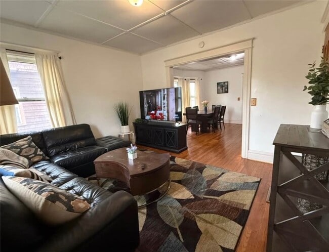 Building Photo - 948 Monroe Ave