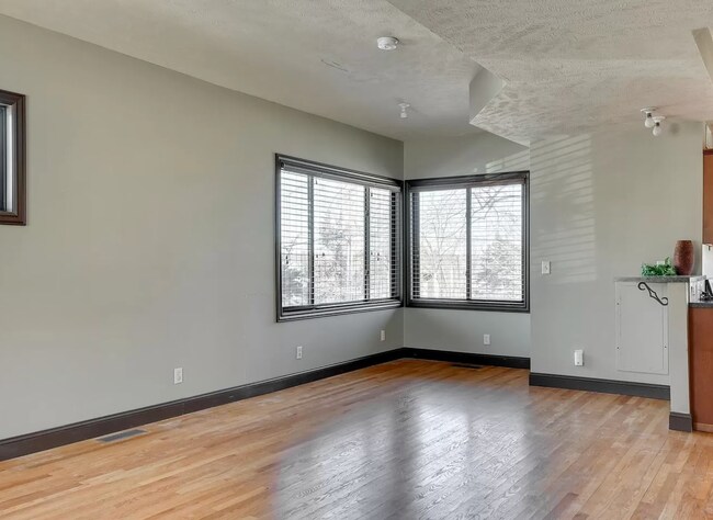 Building Photo - 923 N 49th St