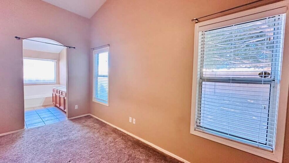 Building Photo - 4826 W Ponderosa Ln