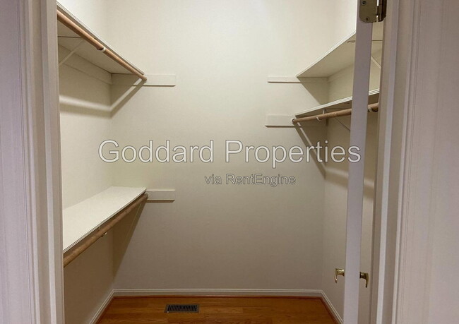 Building Photo - 10225 Club House Court