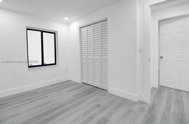 Building Photo - 3 bedroom in Miami FL 33168