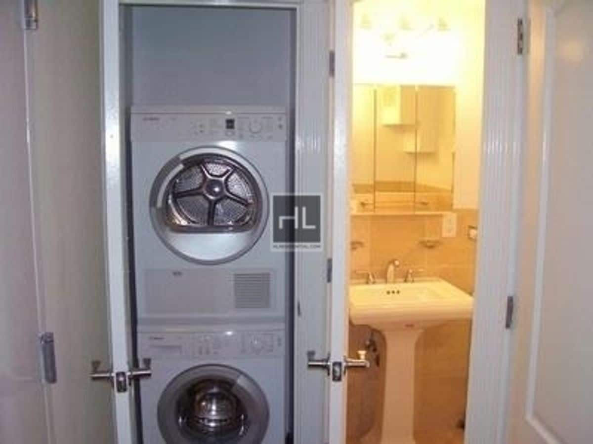 Building Photo - East 10th Street