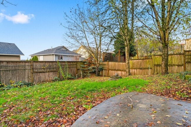 Building Photo - 10931 SE Henderson Dr