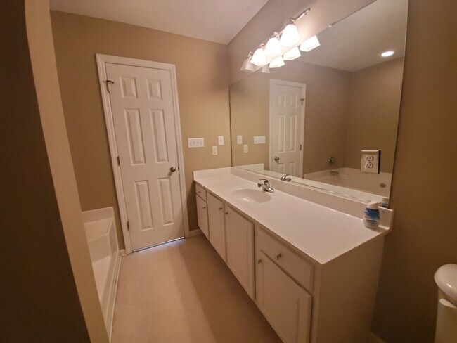 Building Photo - 426 Northview~ Sunset Ridge