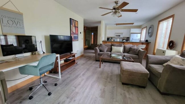 Building Photo - 140 Paquette Cir