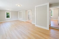 Building Photo - 621 Main St