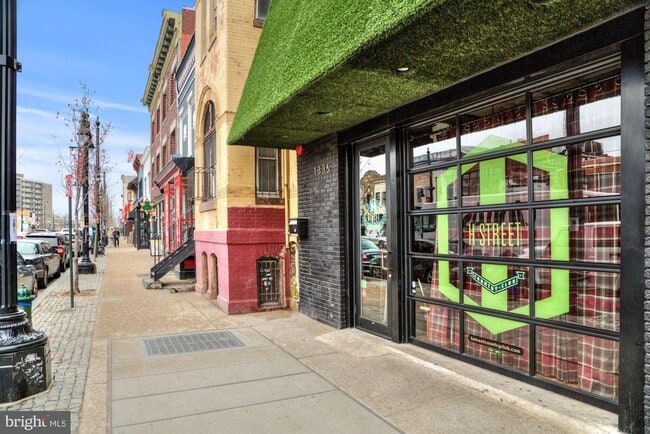 Building Photo - 638 G St NE