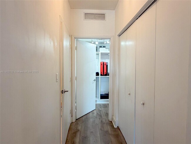 Building Photo - 90 SW 3rd St