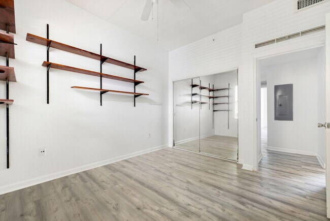 Building Photo - 1650 Presidential Way