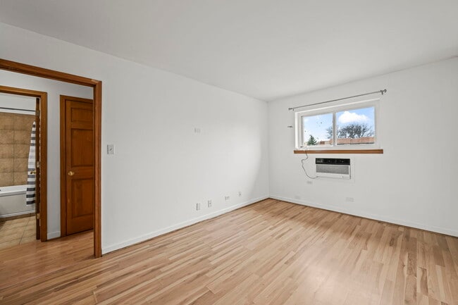 Building Photo - 1348 Geneva Dr