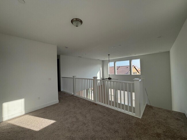 Building Photo - 2909 E Corteza Dr