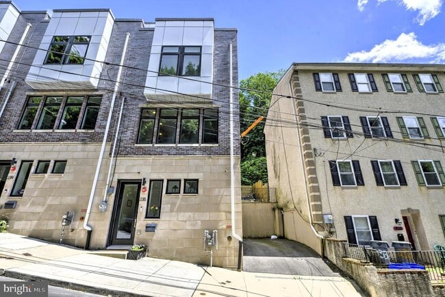 Building Photo - 235-37 Lyceum Ave