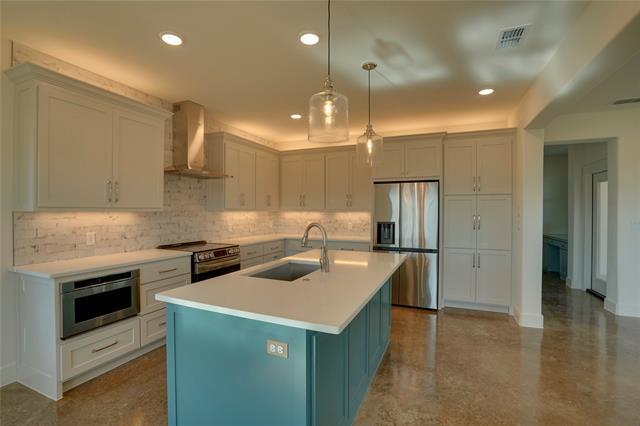 Building Photo - 300 Red Bird Ln