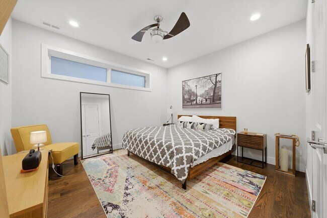 Building Photo - 2528 N Linden Pl