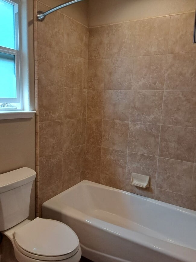 Building Photo - 2204 Estes Rd