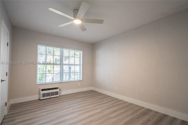 Building Photo - 2420 Flamingo Dr