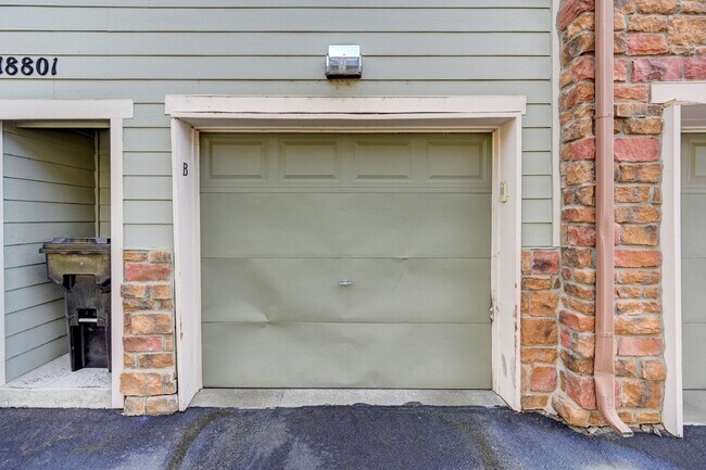 Building Photo - $1,950.00 - 2 Beds, 2 Bath, Condo in Auror...