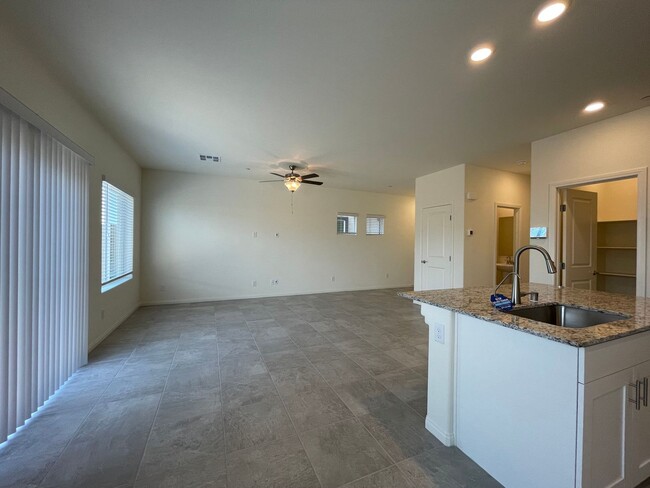 Building Photo - 3 BED 2.5 BATH 2 CAR GARAGE SINGLE FAMILY ...