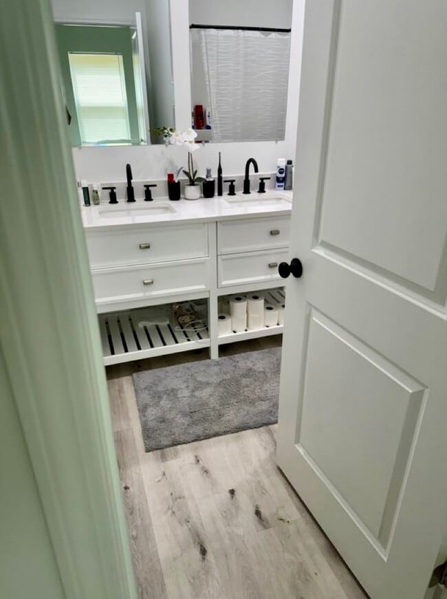 Building Photo - 126 Parris Bridge Rd