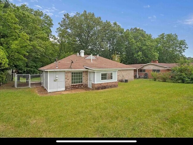 Building Photo - 2939 Mountain Terrace St