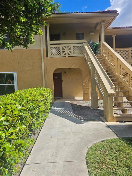 Building Photo - 4831 Via Palm Lakes