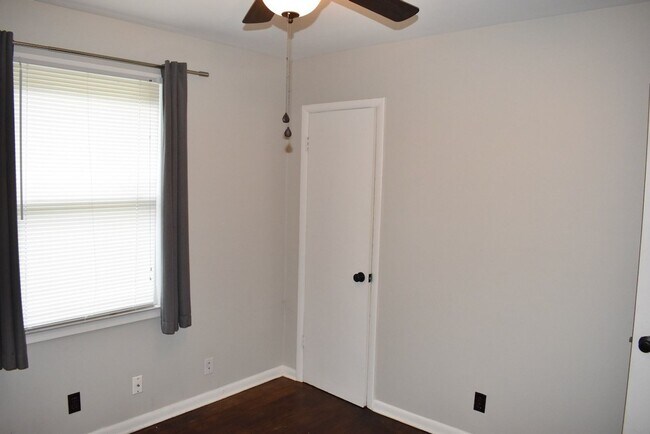 Building Photo - 3 Bed/2 Bath Home in East Nashville, Fenced Yard, Hardwood Floors, Minutes to Shelby Bottoms