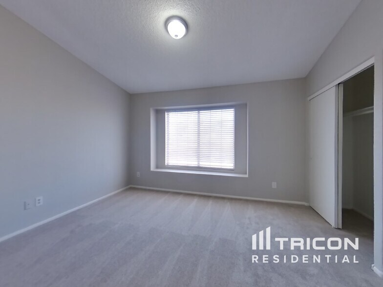 Building Photo - 8602 W Sells Dr