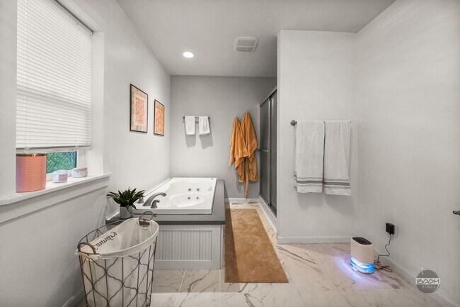 Building Photo - Charming Palmer Home!